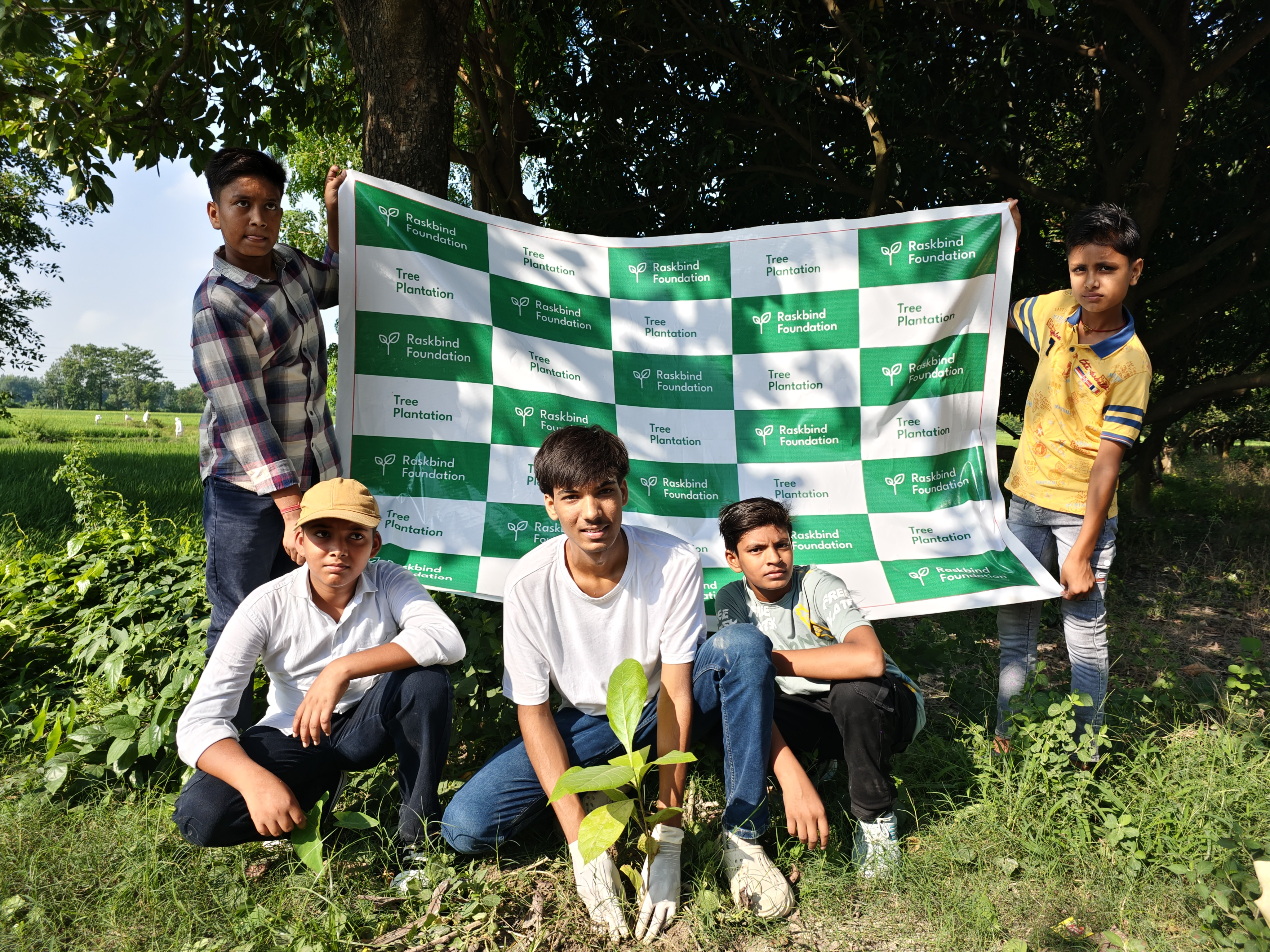 Volunteers posing after plantation